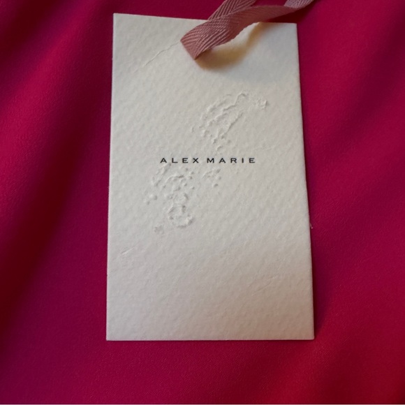 Elegant Pink One-Shoulder Dress - Picture 10 of 13